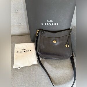 🌸NWOT Coach Black Chaise Leather Crossbody Bag🌸